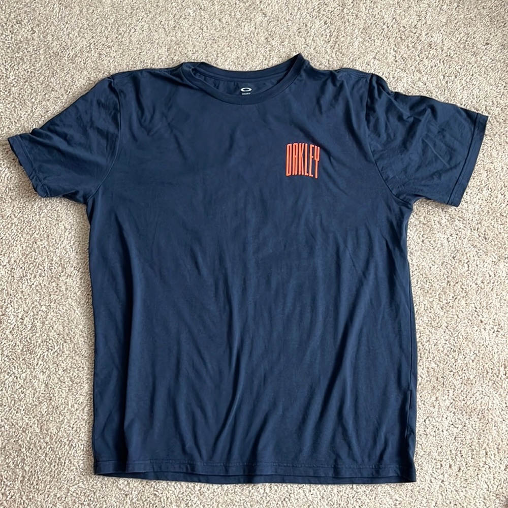 Men’s Oakley t shirt